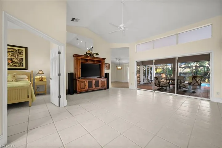 544  Roma  CT, Naples, FL 34110