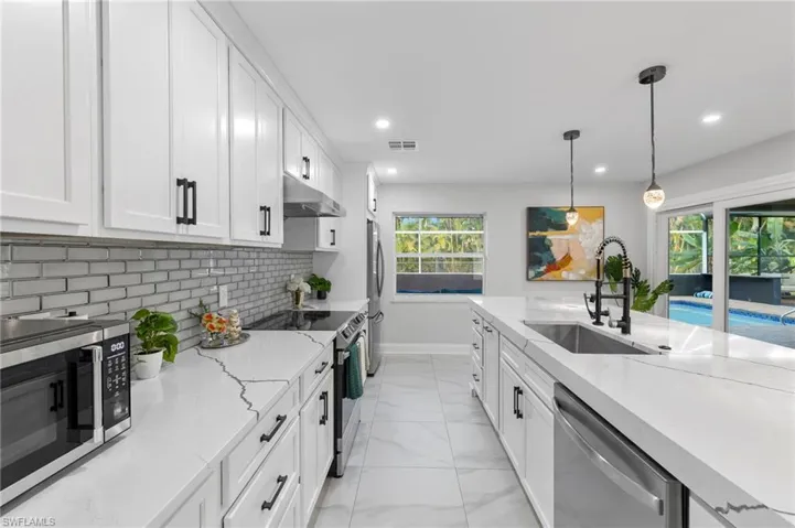 5211 Pocatella Ct, Cape Coral, Florida 33904