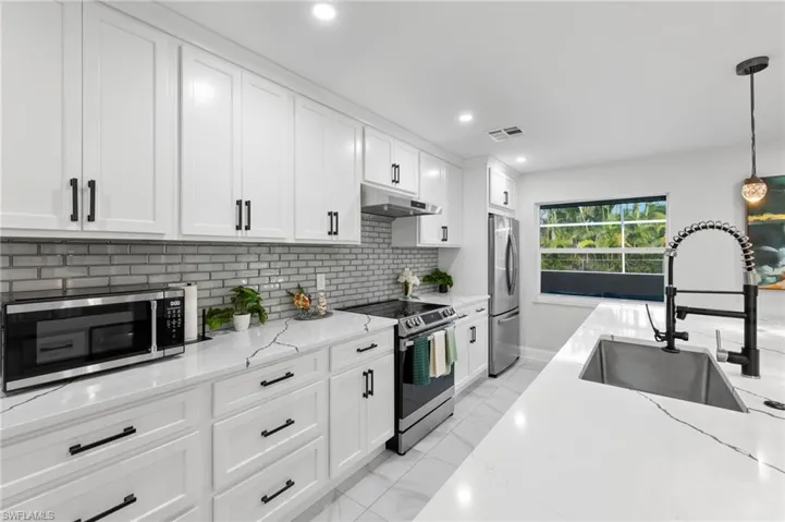 5211 Pocatella Ct, Cape Coral, Florida 33904