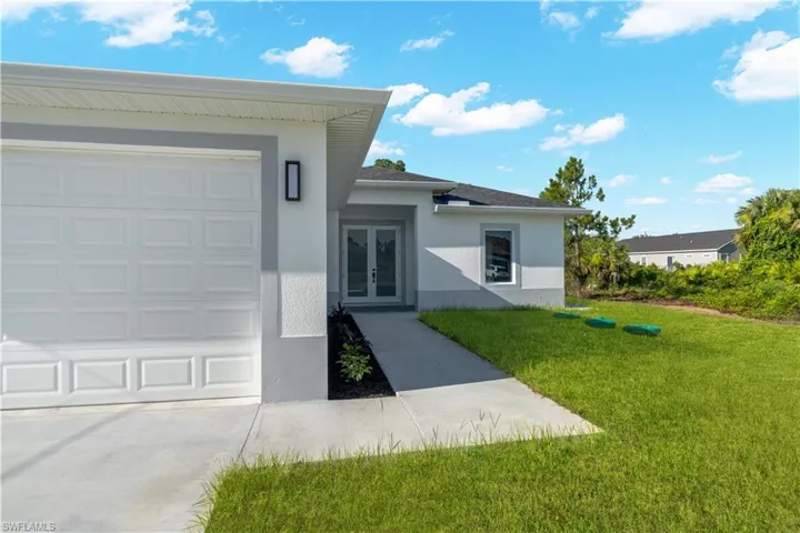864 Chantilly St E, Lehigh Acres, Florida 33974