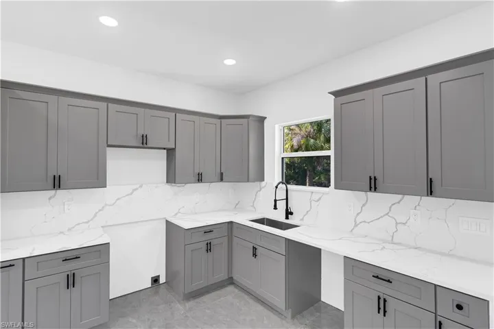 864 Chantilly St E, Lehigh Acres, Florida 33974