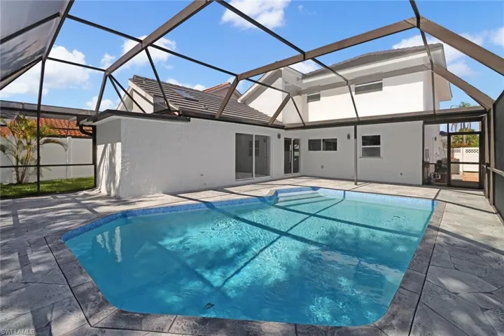 All new screens and elite style patio roof off kitchen.