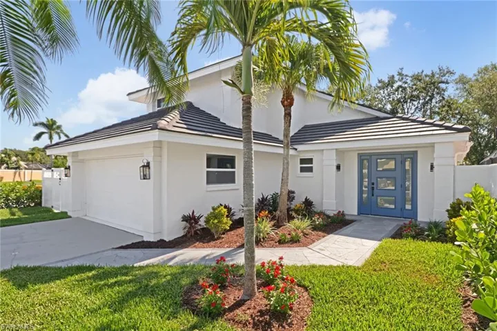 View of front of home featuring a front lawn