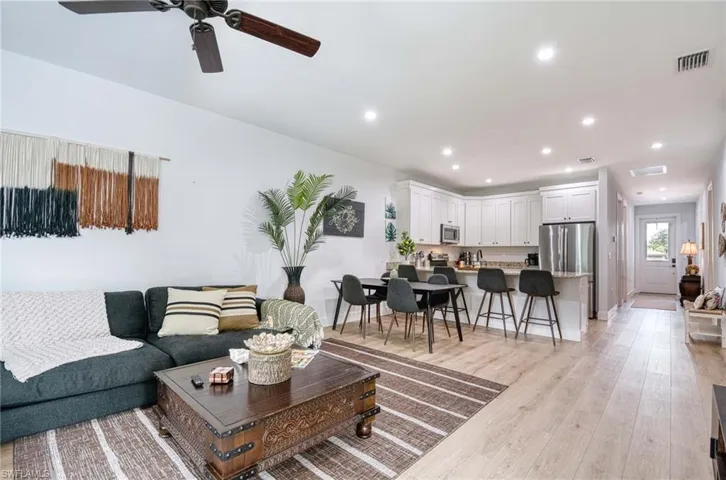 1147  Steeves  AVE, Naples, FL 34104
