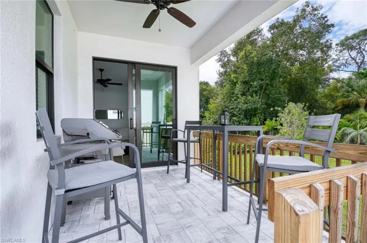 1147  Steeves  AVE, Naples, FL 34104