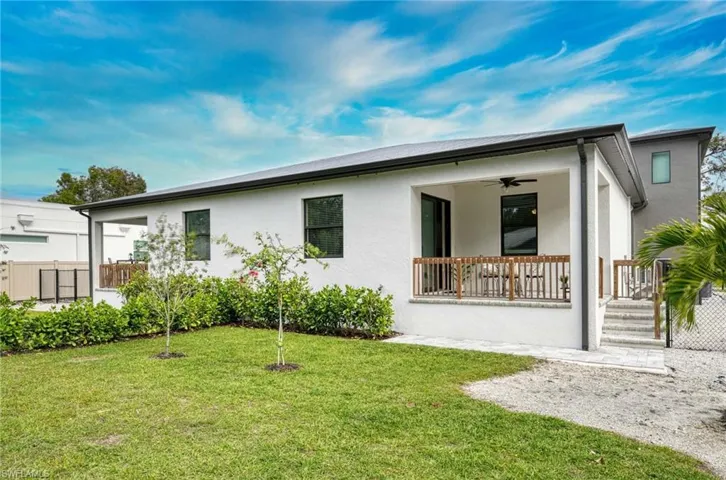 1147  Steeves  AVE, Naples, FL 34104