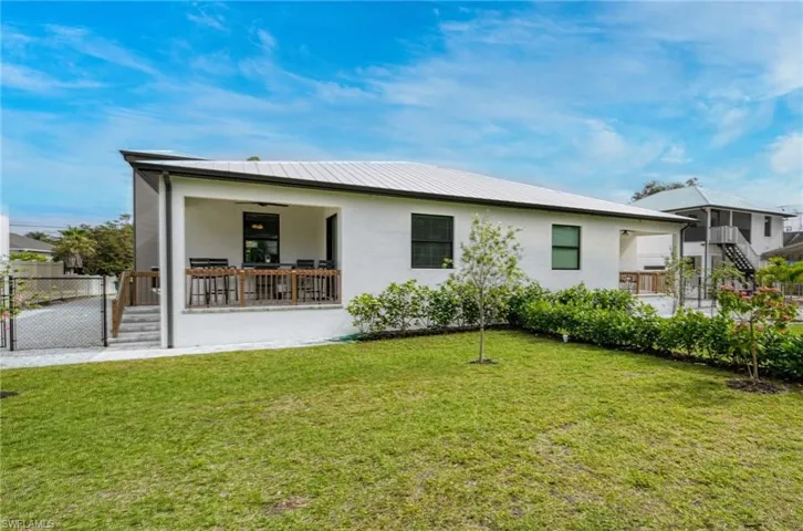 1147  Steeves  AVE, Naples, FL 34104