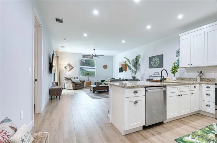 1147  Steeves  AVE, Naples, FL 34104
