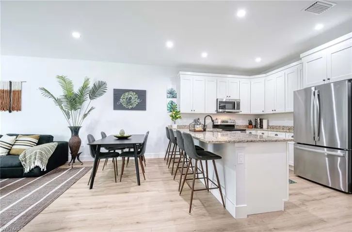 1147  Steeves  AVE, Naples, FL 34104