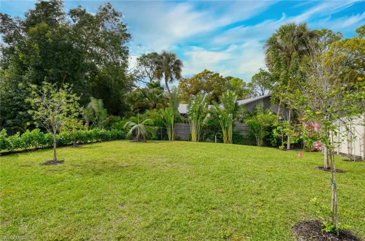 1147  Steeves  AVE, Naples, FL 34104