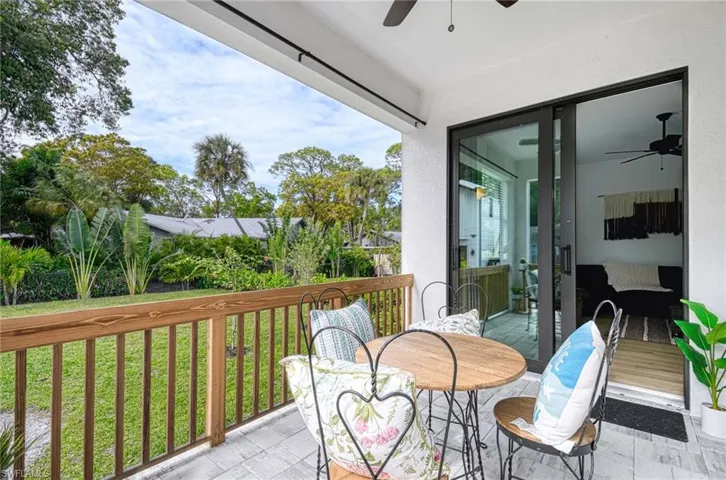 1147  Steeves  AVE, Naples, FL 34104
