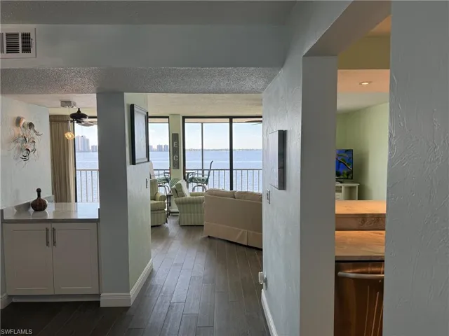 Walk in to this gorgeous view!