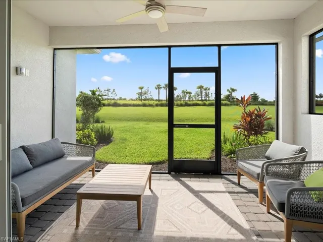 Lanai featuring an outdoor living space and ceiling fan
