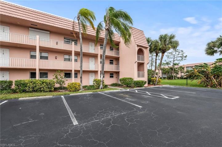 As one can see, the end residence is nice and private, and affords extra windows.