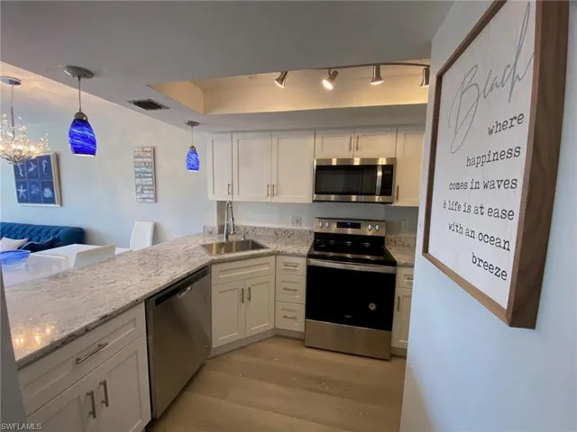 600 Neapolitan WAY # 351, NAPLES FL 34103