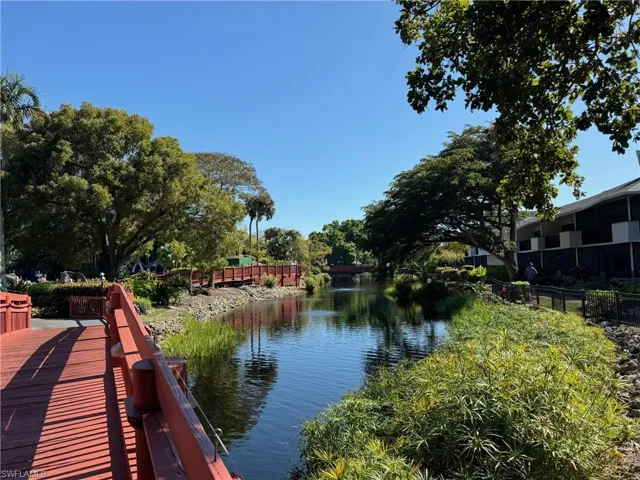600 Neapolitan WAY # 351, NAPLES FL 34103