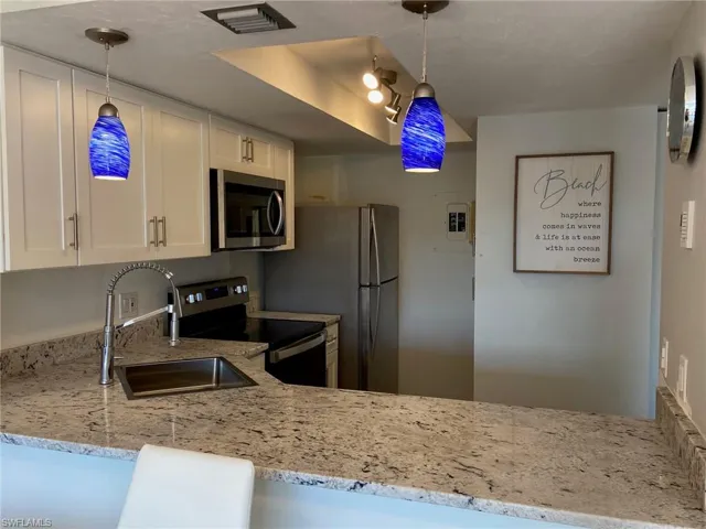 600 Neapolitan WAY # 351, NAPLES FL 34103