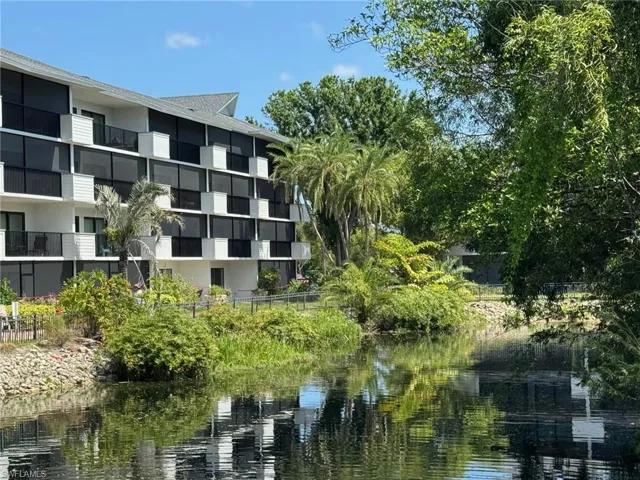 600 Neapolitan WAY # 351, NAPLES FL 34103