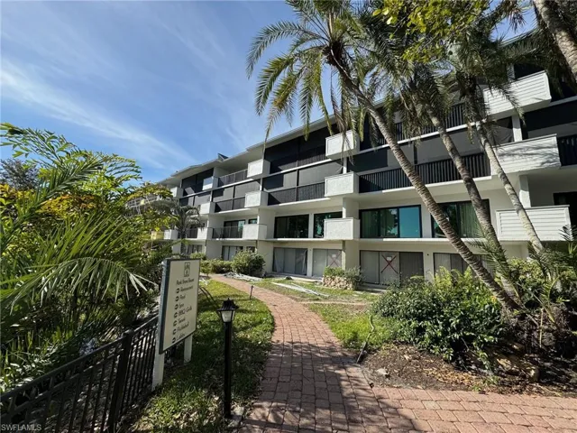 600 Neapolitan WAY # 351, NAPLES FL 34103