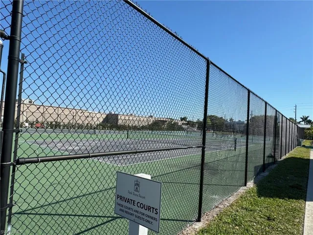 600 Neapolitan WAY # 351, NAPLES FL 34103