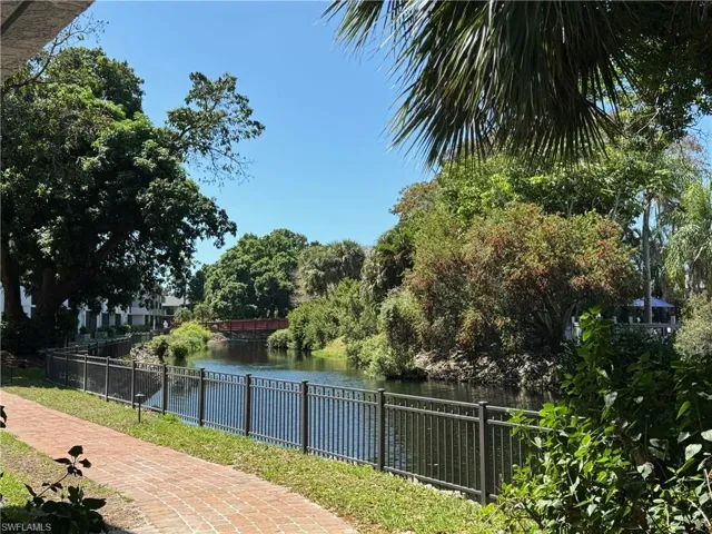 600 Neapolitan WAY # 351, NAPLES FL 34103