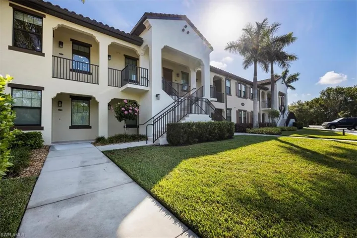 15102  Palmer Lake  CIR, Naples, FL 34109