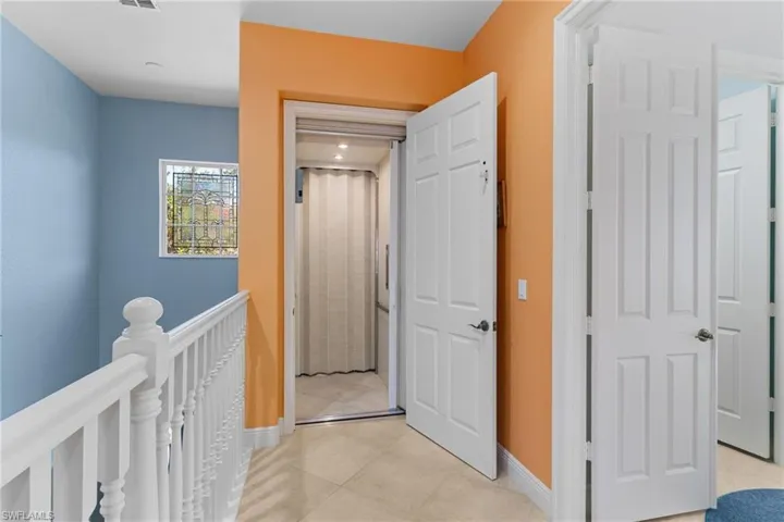 6417  Legacy  CIR, Naples, FL 34113