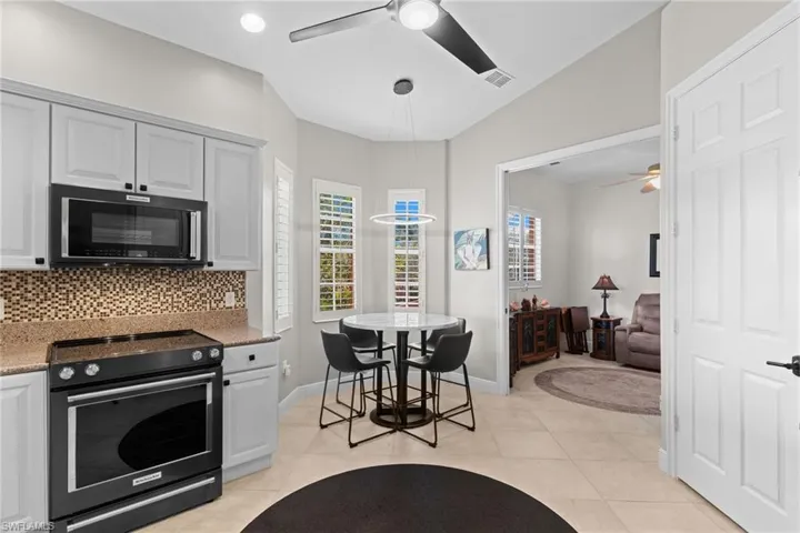 6417  Legacy  CIR, Naples, FL 34113