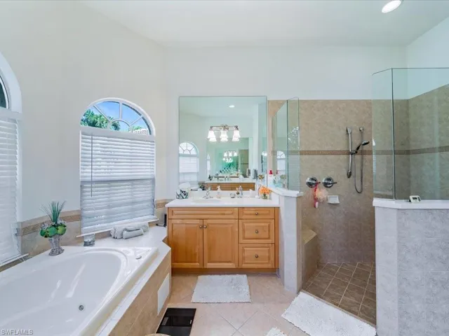 10184  Avonleigh  DR, Bonita Springs, FL 34135