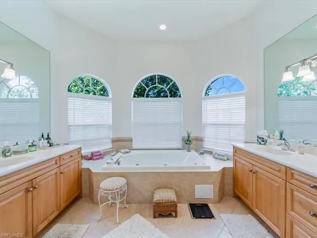 10184  Avonleigh  DR, Bonita Springs, FL 34135