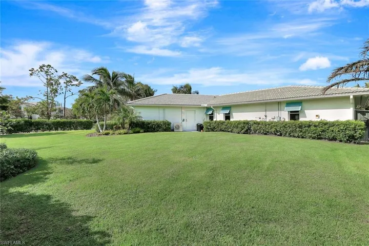 View of front of property featuring a front lawn