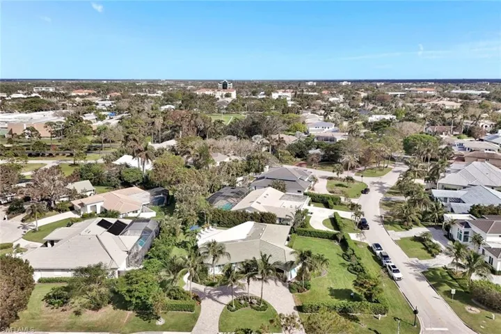Birds eye view of property