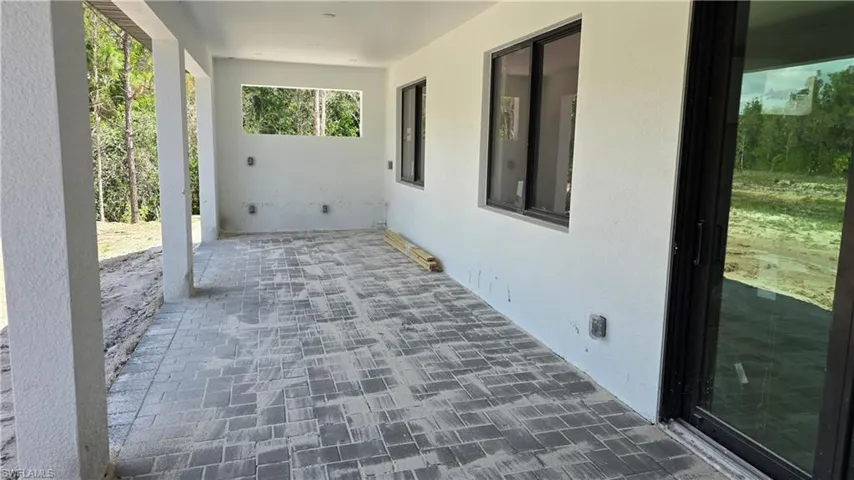 Lanai w/ Pavers