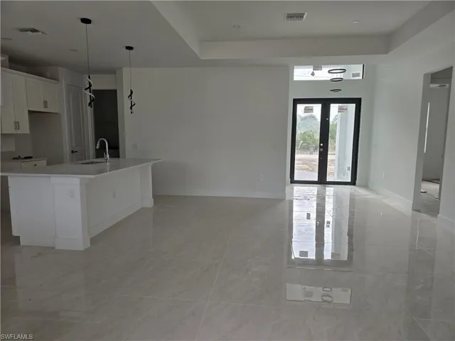 Alhambra Porcelain Tile - Beige-Gray-White
