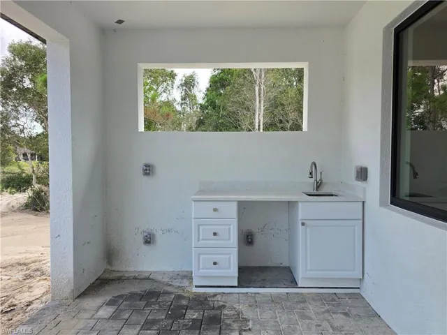 Typical Lanai Kit Sink