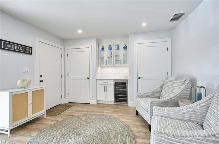 2100  Gulf Shore N BLVD, Naples, FL 34102