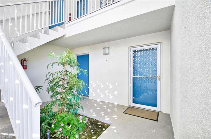 2100  Gulf Shore N BLVD, Naples, FL 34102