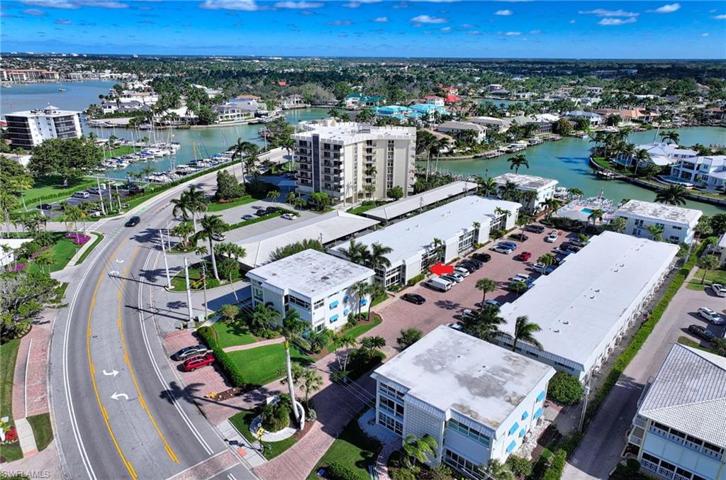 2100  Gulf Shore N BLVD, Naples, FL 34102