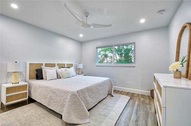 2100  Gulf Shore N BLVD, Naples, FL 34102