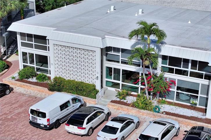 2100  Gulf Shore N BLVD, Naples, FL 34102