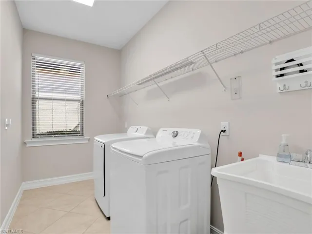16313  Aberdeen  WAY, Naples, FL 34110