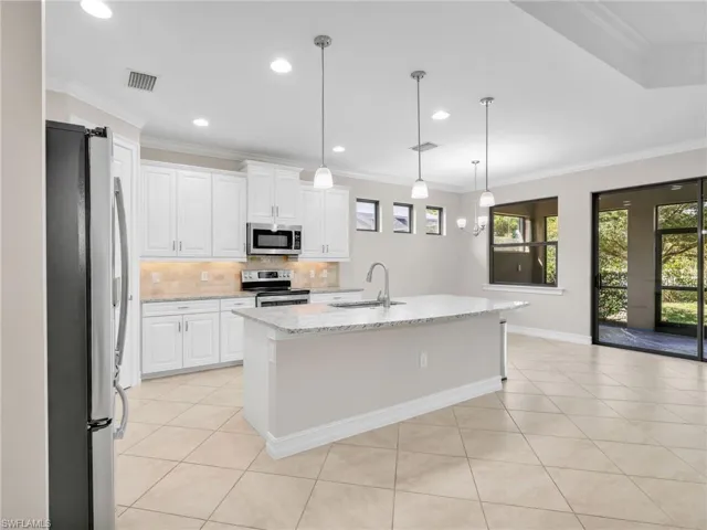 16313  Aberdeen  WAY, Naples, FL 34110