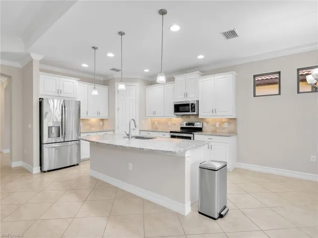 16313  Aberdeen  WAY, Naples, FL 34110