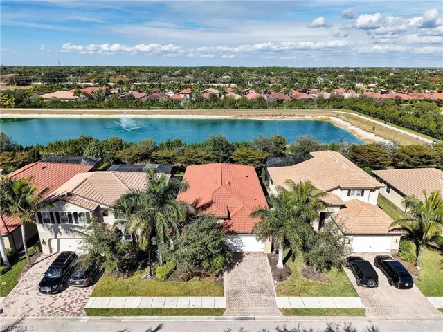 16313  Aberdeen  WAY, Naples, FL 34110