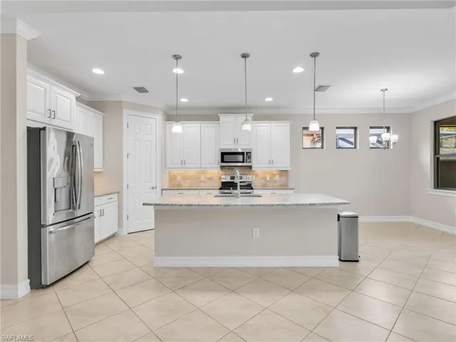 16313  Aberdeen  WAY, Naples, FL 34110