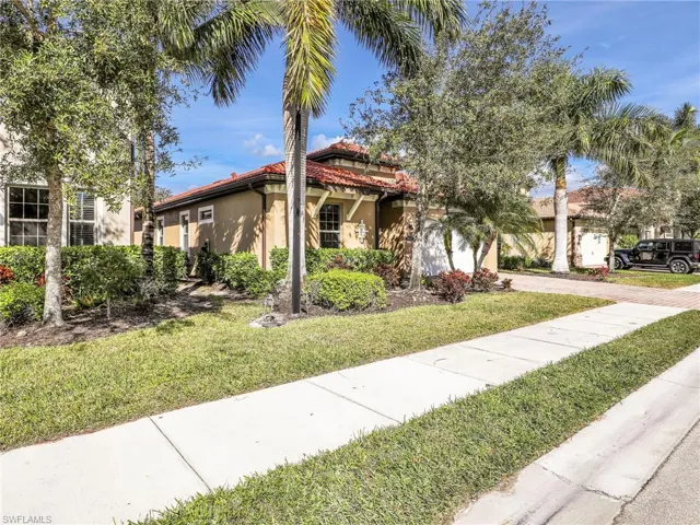 16313  Aberdeen  WAY, Naples, FL 34110