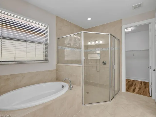 16313  Aberdeen  WAY, Naples, FL 34110