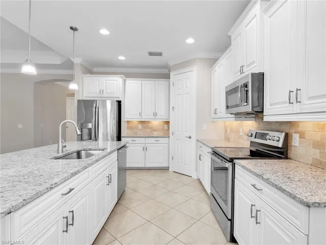 16313  Aberdeen  WAY, Naples, FL 34110