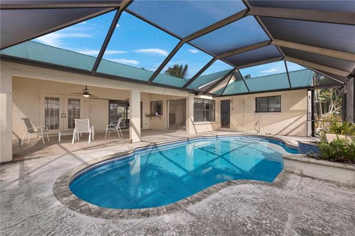 Pool/ Lanai