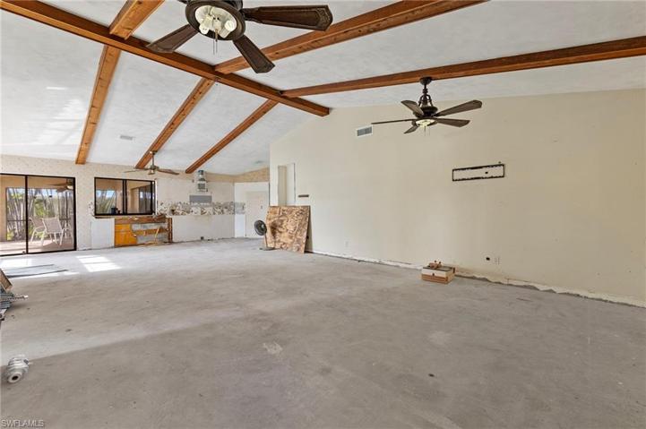 Kitchen/Living Area
